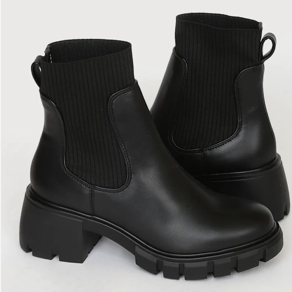 Steve Madden Black Chunky Ankle Boots - Picture 1 of 7